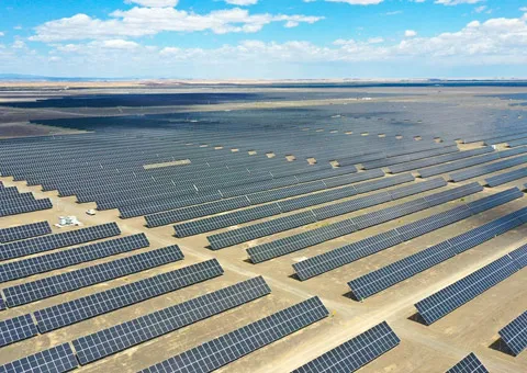 Zheneng Investment Karamay Urho 100MW PV Project